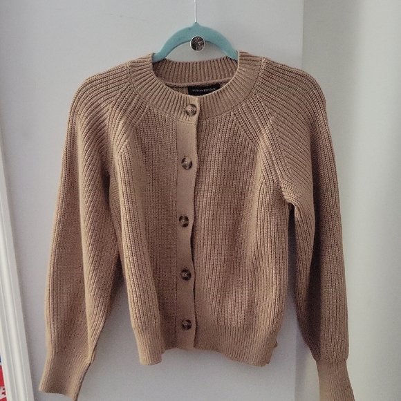 Banana Republic Sweaters - Banana Republic Women's Tan Button-up Cardigan Sweater Size Small NWT